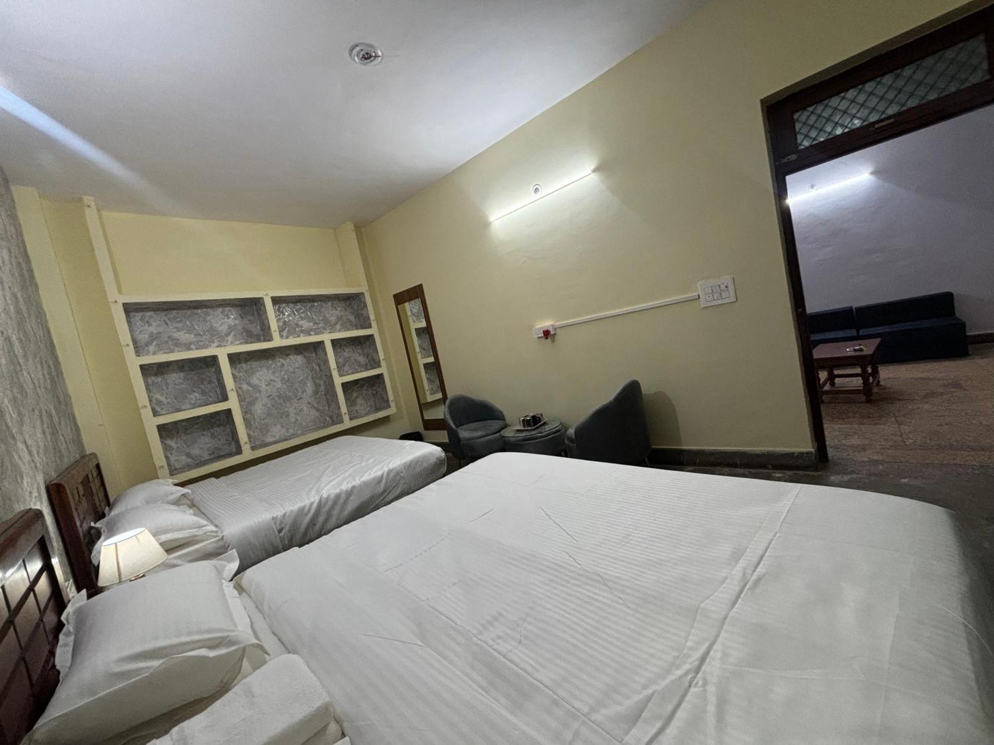 Amara Homestays Allāhābād Junction Exteriör bild